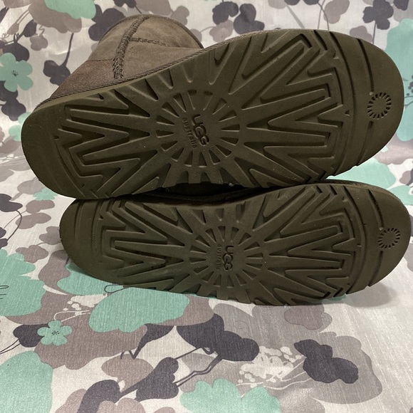 Ugg boots SZ 6 - Picture 5 of 7